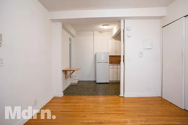 Rented by Mdrn Residential | media 10