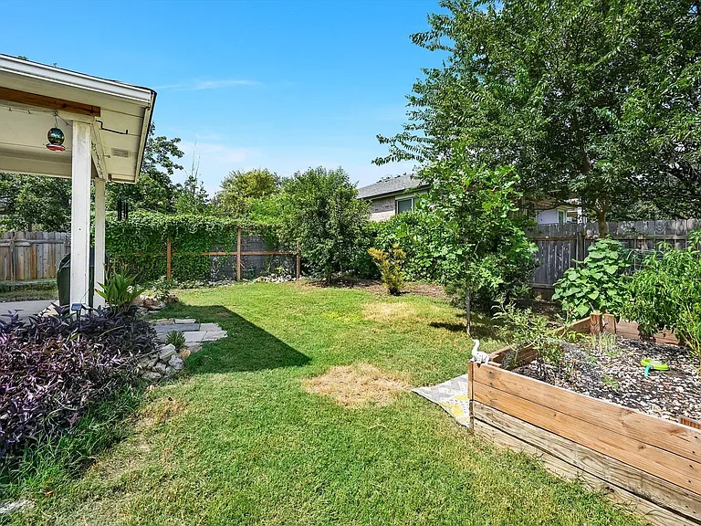1104 Battenburg Trl — Photo 19