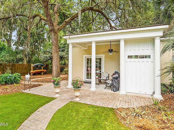 3rd image of 864 Ribaut Road