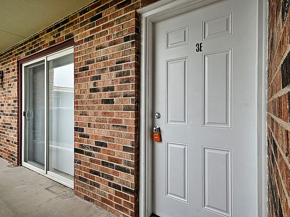 4th image of 600 S York St APT 3E