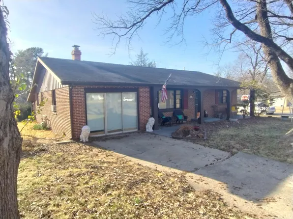 600 S Skyline Dr, Carbondale, IL 62901