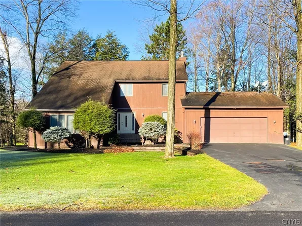 13 White Pine Rd, New Hartford, NY 13413