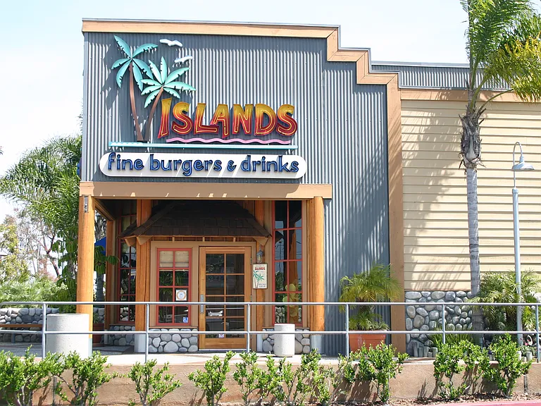 Islands for the best burgers and fries~
