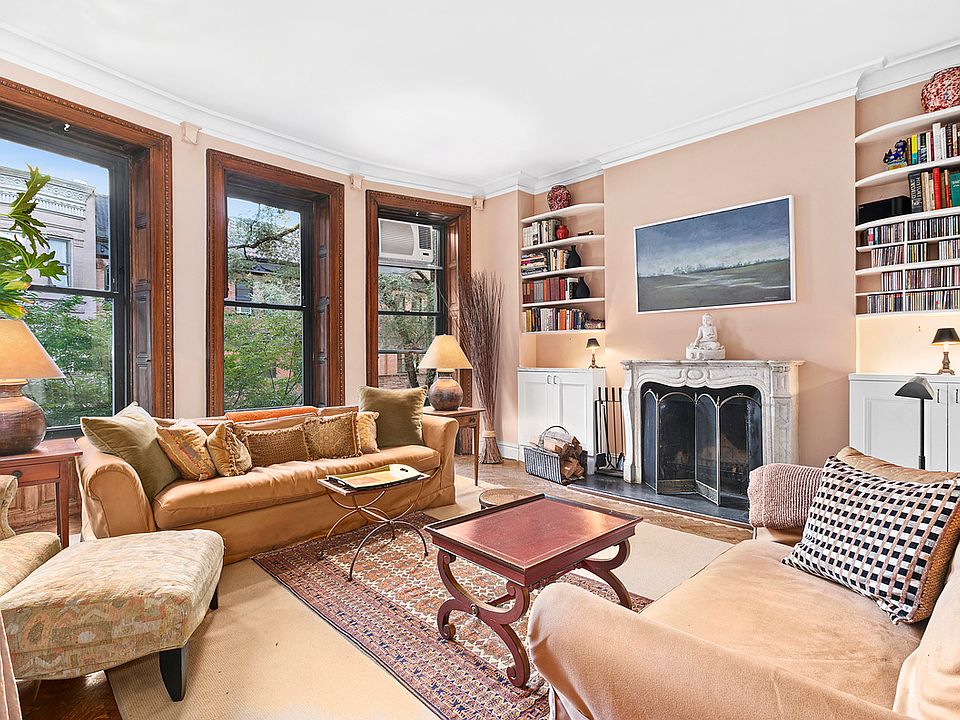 1st image of 38 W 95th St