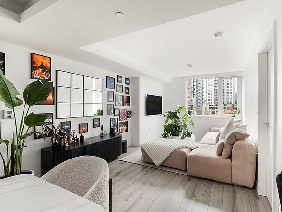 3rd image of 1107 Richards St #311