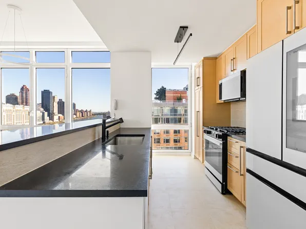 415 Main Street image 6 of 28