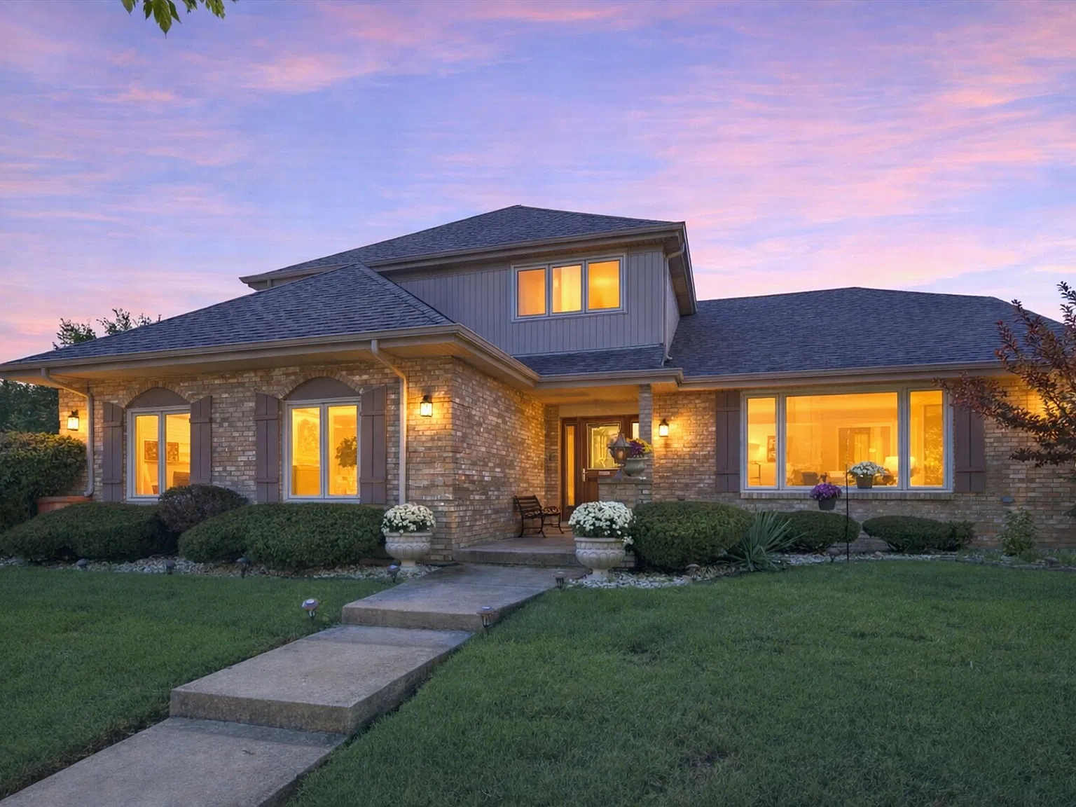 4 bed, 2600 sqft, $4,500 — Photo 1