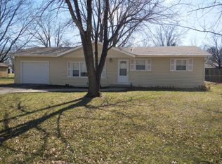 102 Edgewood Dr, Hallsville, MO 65255