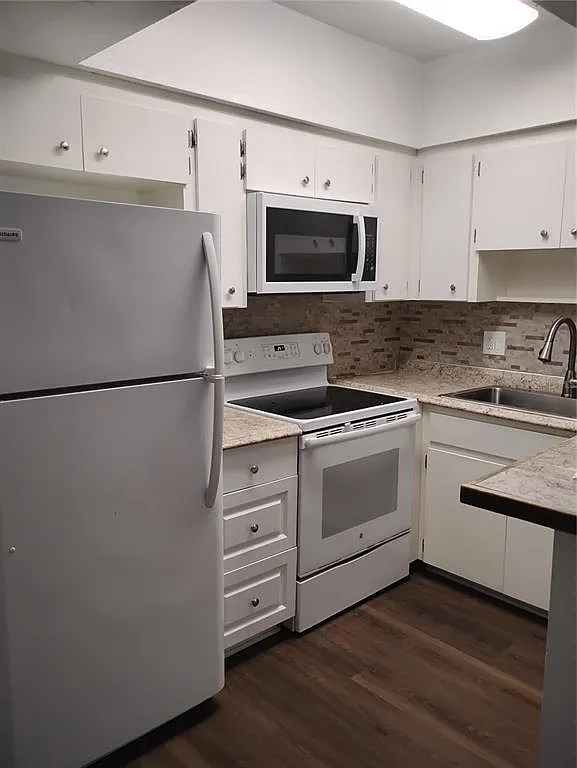 1 bed, 1.0 bath, 425 sqft, $1,225 — Photo 3
