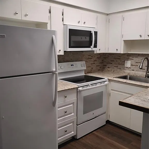 116 SW Jefferson Cir N — Photo 3