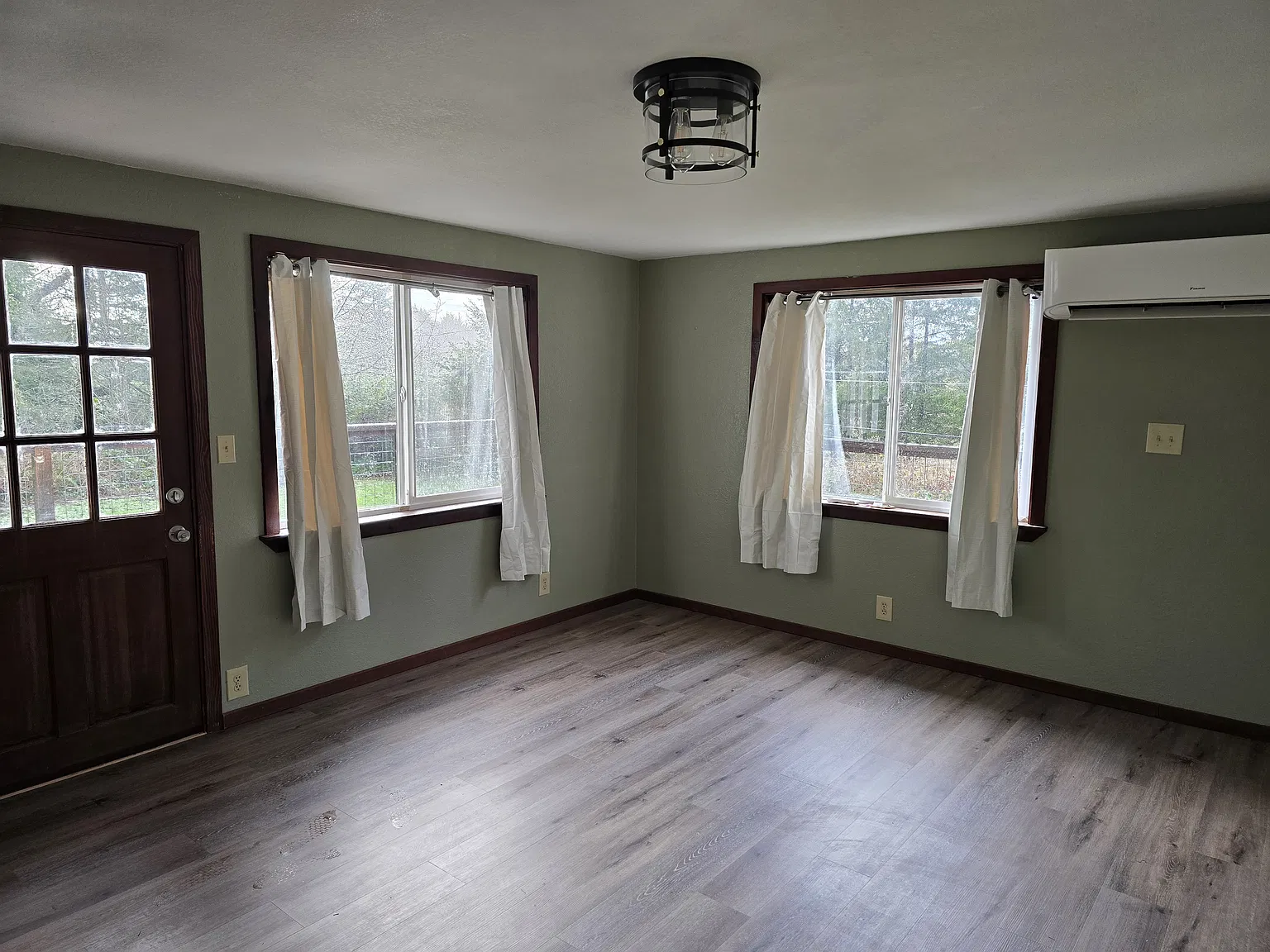2 bed, 900 sqft, $1,800 — Photo 3