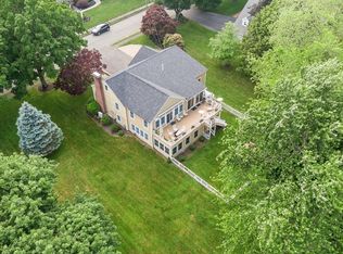 9 New Meadow Rd, Lynnfield, MA 01940