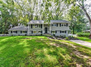 1 Yorktowne Dr, Manalapan, NJ 07726