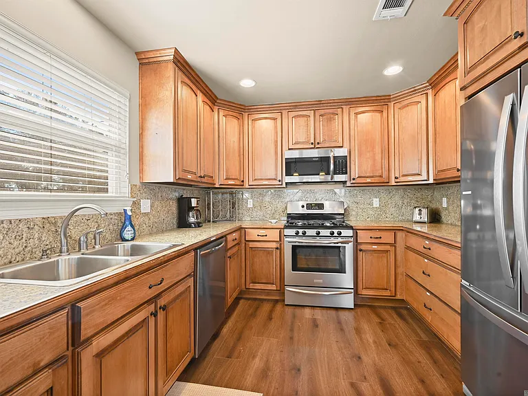 6852 False River Rd — Photo 8