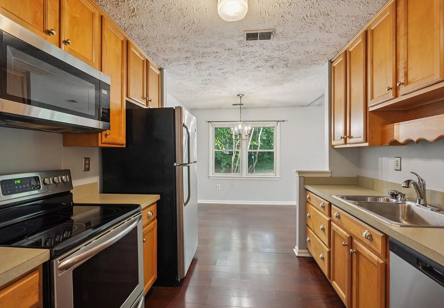 3 bed, 1.5 bath, 1257 sqft, $2,550 — Photo 4