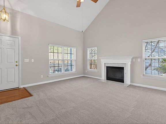 5th image of 1304 Country Club Dr