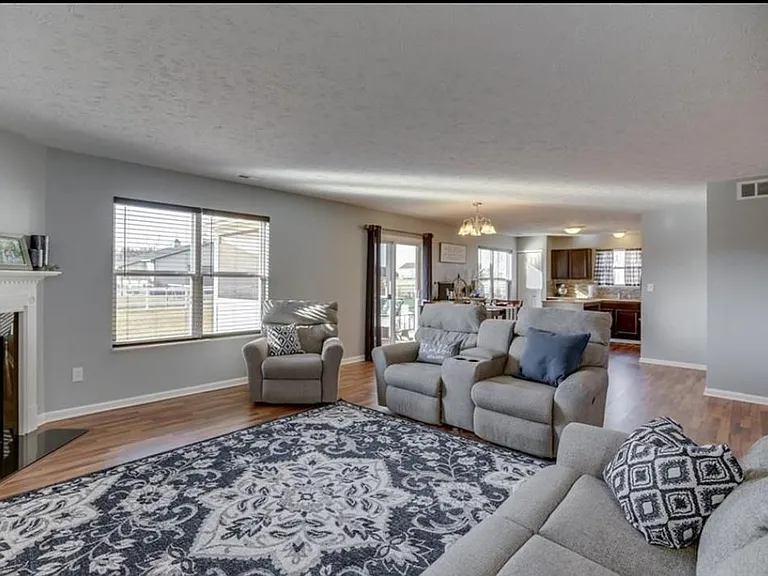 2596 Ashton Ln #2596 — Photo 4