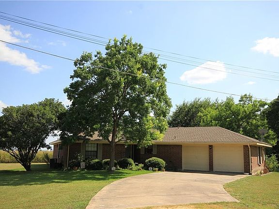 3rd image of 202 W Eckart Ave