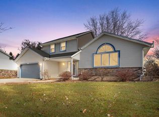 414 S Claremont Rd, Saukville, WI 53080