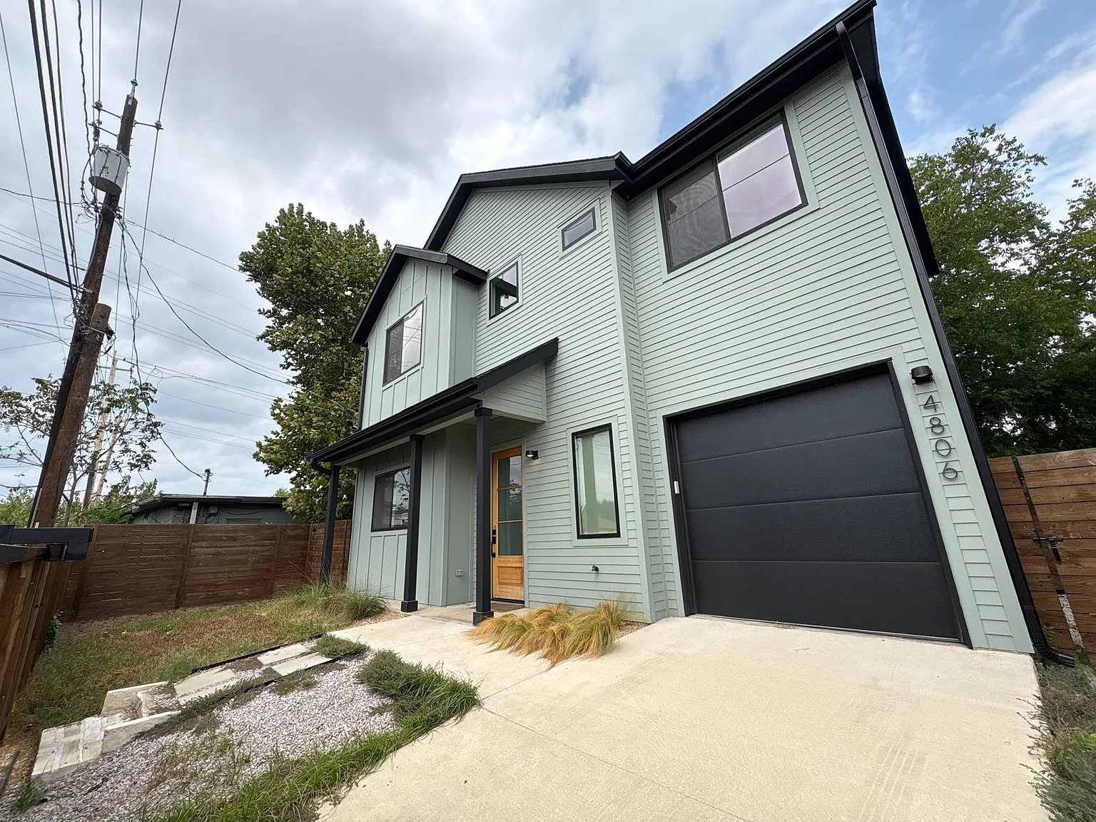 3 bed, 2.5 bath, 1620 sqft, $3,995 — Photo 2