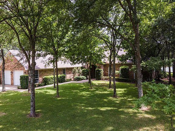 4th image of 225 Lakeside Dr
