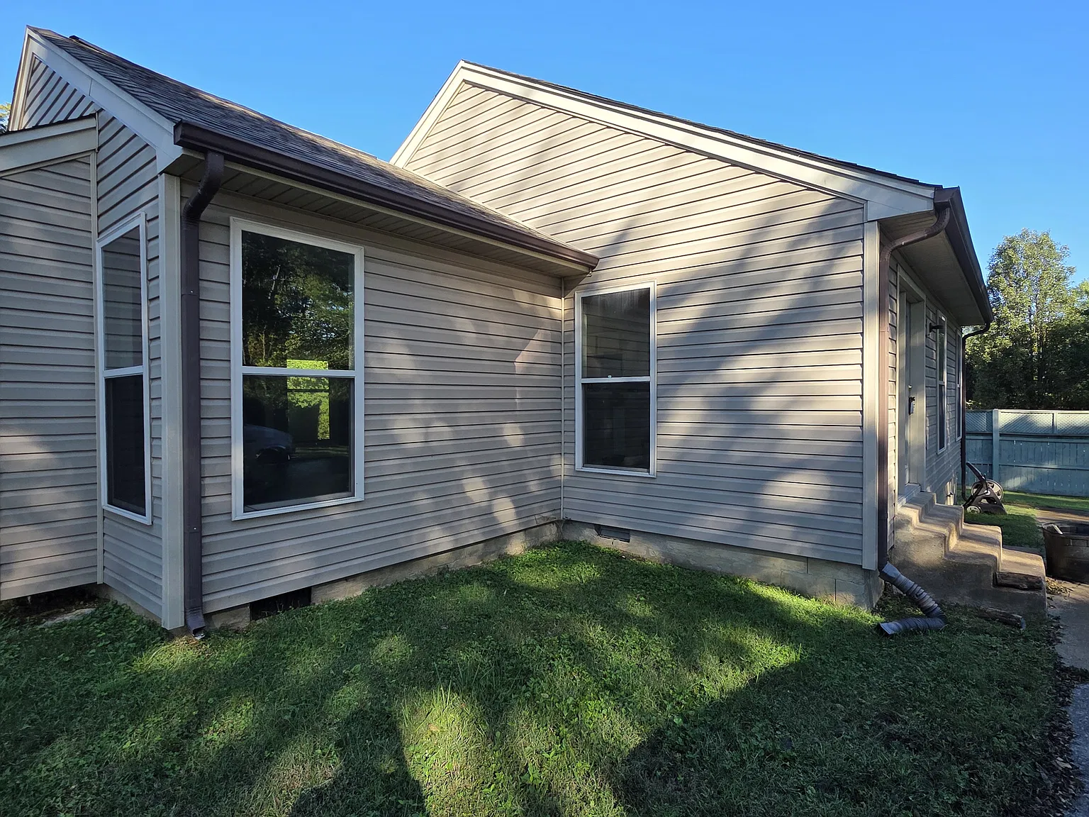 3 bed, 1371 sqft, $2,300 — Photo 2