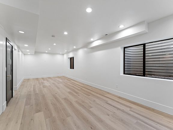 3rd image of 807 N 200th St E