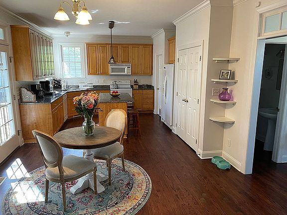 Kitchen/Breakfast Nook