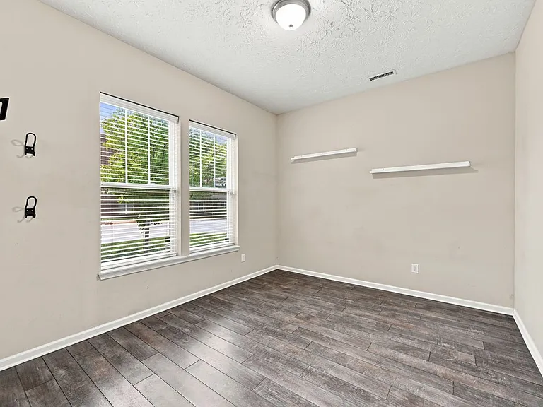 9124 Hawkins Rd — Photo 11
