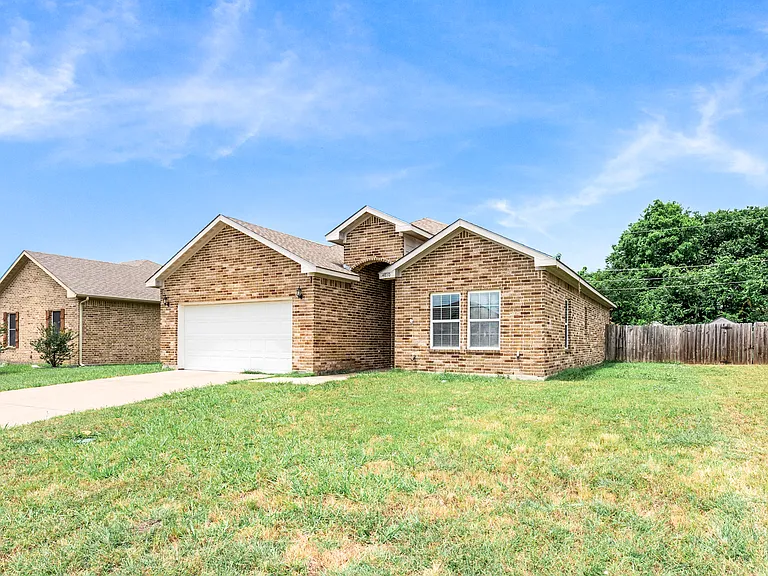 4810 Jefferson St — Photo 3