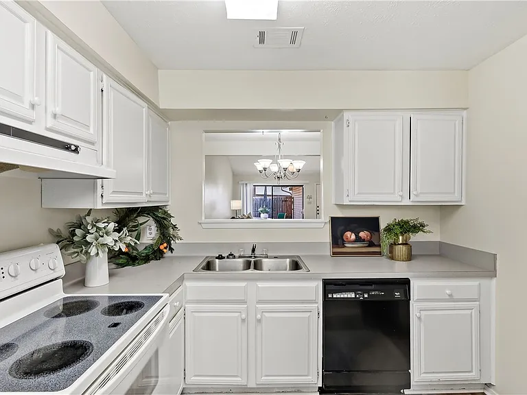 2523 Longmire Dr — Photo 17