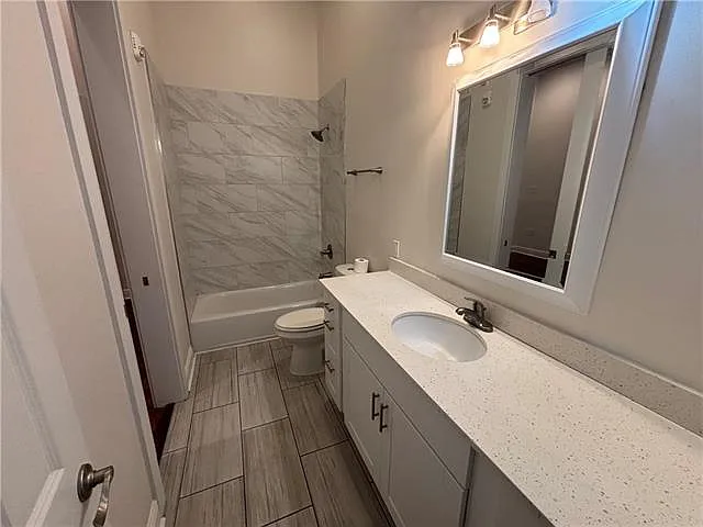 229 N Peters St #302 — Photo 7