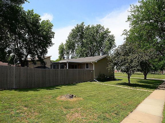 5th image of 420 Brookside Dr