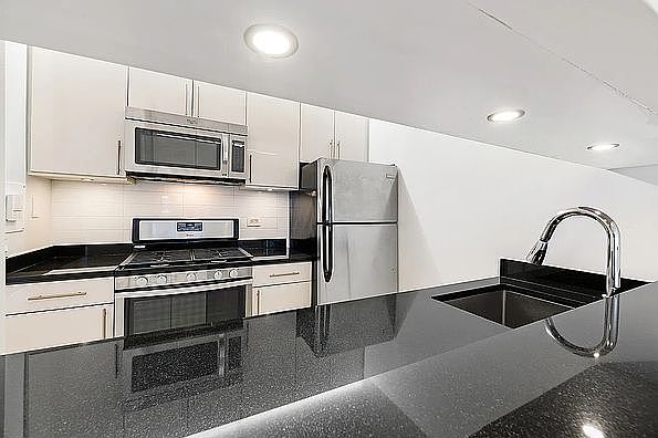 1st image of 415 E 37th St APT 15E