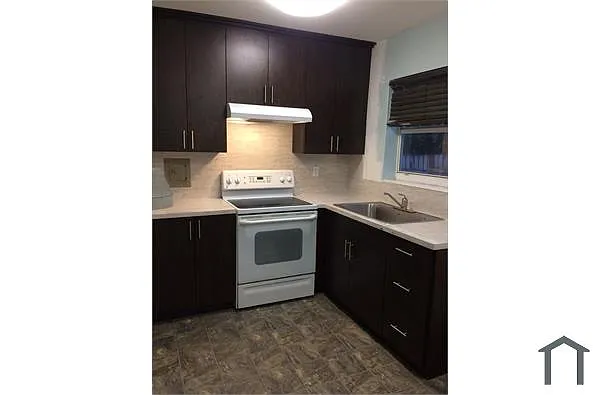Building Photo - 4624 SW 65th Ave #5