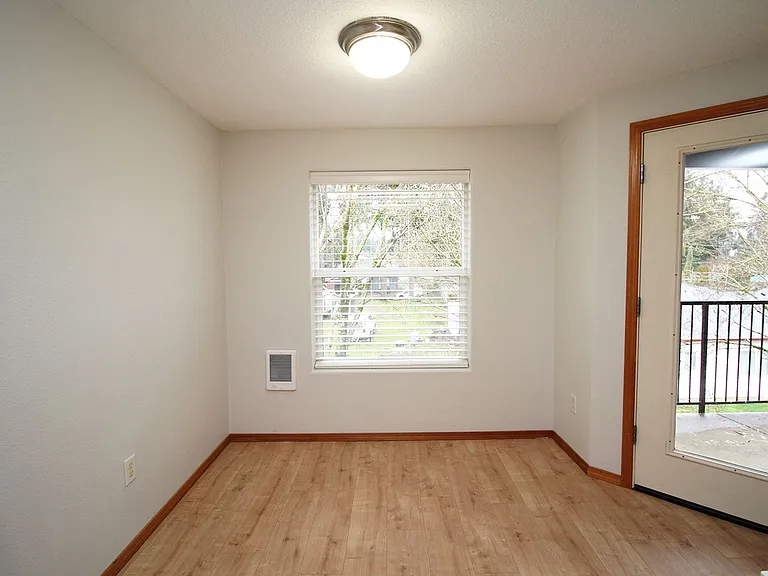 683 NE 162nd Ave — Photo 11