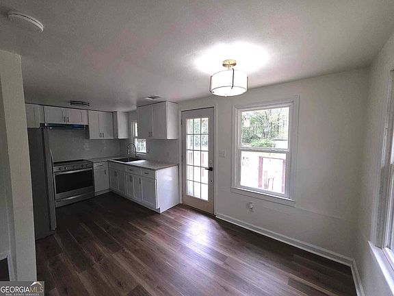 5th image of 15 Dixie Dr