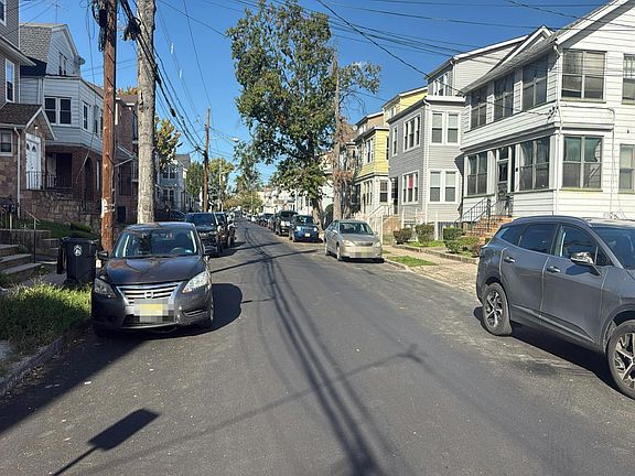 4th image of 140 Isabella Ave