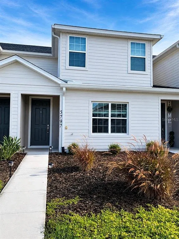 3 bed, 2.5 bath, 1705 sqft, $2,150 — Photo 2