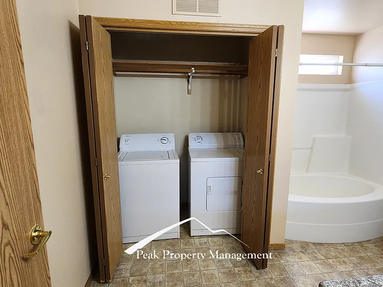 216 Ascent Ct #D — Photo 11