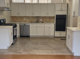 1889 Alpha Rd, Glendale, CA