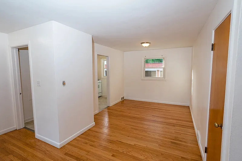 2 bed, 1.0 bath, 1000 sqft, $1,290 — Photo 4