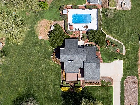 2nd image of 355 Ponderosa Cir