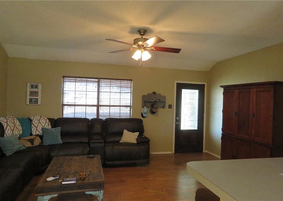 606 Apple St, Joshua, TX 76058 | Zillow