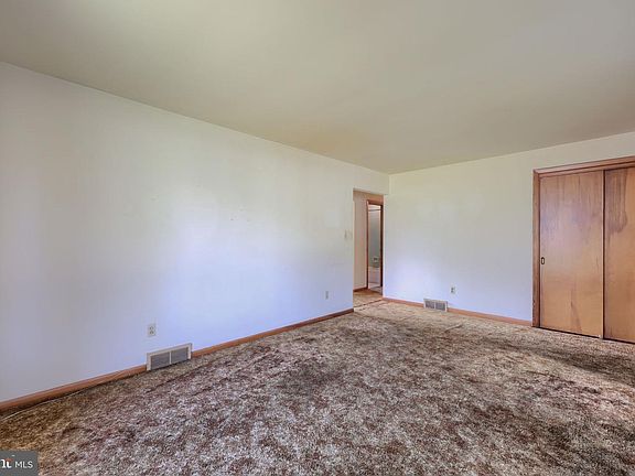 4th image of 906 Chestnut St