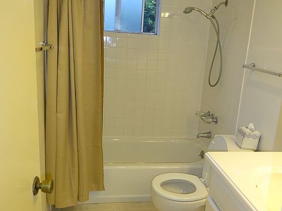 5th image of 4750 Noyes St APT 117