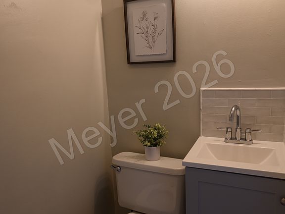 2nd image of 318 S B St