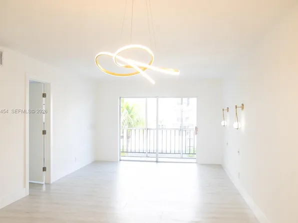 220 SW 9th Ave APT 306, Hallandale, FL 33009