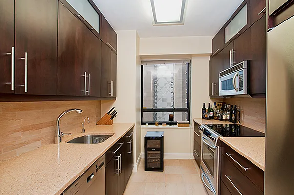 Sold by R New York | media 19