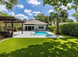 603 Misty Oaks Ln, Pompano Beach, FL 33069